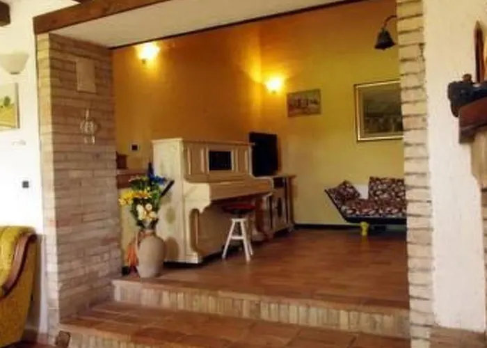 Mit Einer Atemberaubenden Aussicht- By Interhome Ουρμπίνο